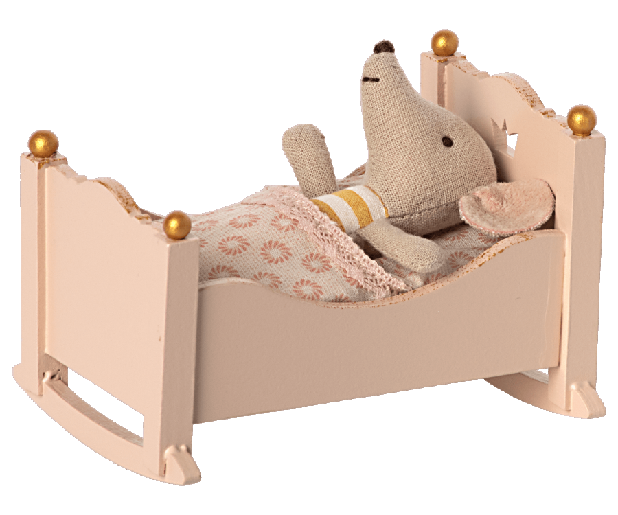 Vugge til Baby mus i Rosa fra Maileg - Set forfra med mus i seng