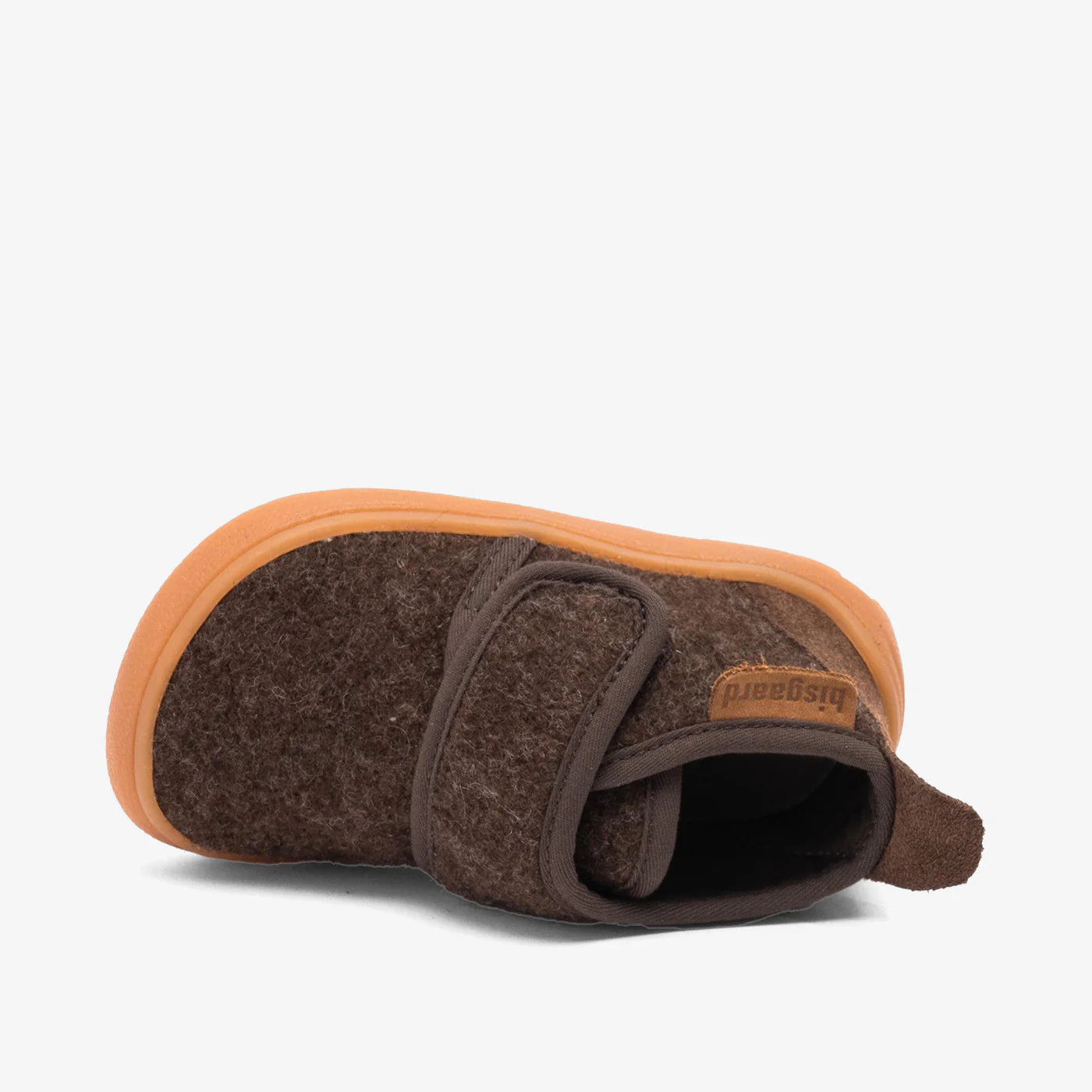 Barefoot Basic Hjemmesko, Brown fra Bisgaard

‘Basic’ er en funktionel og behagelig barefoot-hjemmesko, der hurtigt bliver en fast del af barnets hverdag – både derhjemme og i institutionen. 