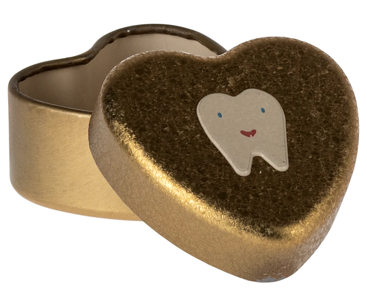 Sød æske i guldfarvet metal til de små mælketænder. På toppen af låget er der en sød tand.