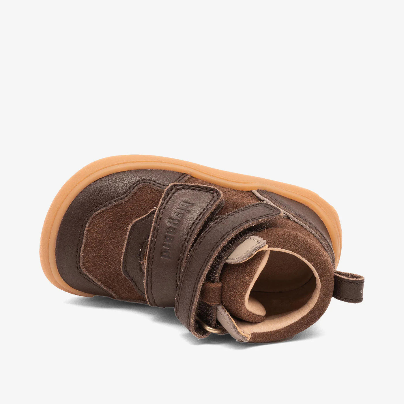 Barefoot Becky Sneakers, Brown fra Bisgaard

'Becky' er en barfodssko skabt med tanke på små, aktive fødder. Den er lavet i blødt kvalitetslæder