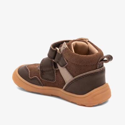 Barefoot Becky Sneakers, Brown fra Bisgaard

'Becky' er en barfodssko skabt med tanke på små, aktive fødder. Den er lavet i blødt kvalitetslæder