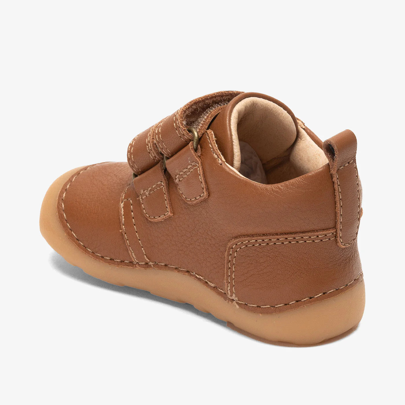 Barefoot Carter Prewalker, Cognac fra Bisgaard

‘Carter’ er en let og fleksibel begyndersko, skabt til små fødder, der er ved at lære at gå eller lige har taget deres første skridt.