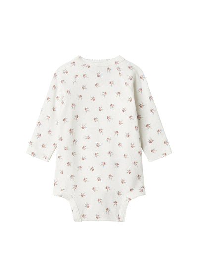 Belita Body and Romper, Modal, Little Sakura fra MarMar

Denne langærmede bløde body fra MarMar er både sød og praktisk. Den er designet med en praktisk slå-om-lukning, som gør bleskift nemt og hurtigt.