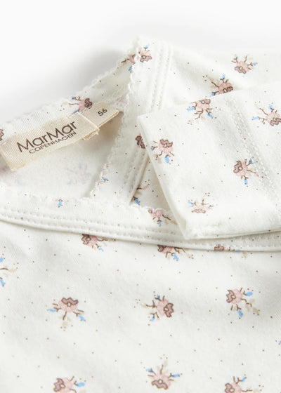 Belita Body and Romper, Modal, Little Sakura fra MarMar

Denne langærmede bløde body fra MarMar er både sød og praktisk. Den er designet med en praktisk slå-om-lukning, som gør bleskift nemt og hurtigt.