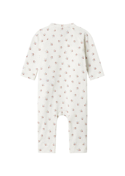 Langærmet heldragt fra MARMAR med slå-om-lukning, heldragten lukkes med trykknapper og bindebånd fra halsen og ned langs det ene ben. Dragten er i printet Little Sakura.