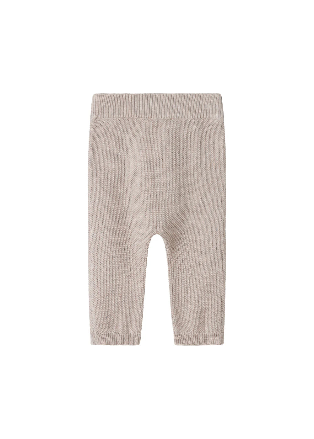 Pira Knit Pants, Modal, Cashew Melange fra MarMar

Disse søde bukser fra MarMar er i en lækker, blød kvalitet. Bukserne har det fineste lyse farve. Bukserne har elastik i livet, så de sidder hvor de skal, samt en behagelig pasform.