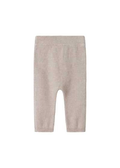 Pira Knit Pants, Modal, Cashew Melange fra MarMar

Disse søde bukser fra MarMar er i en lækker, blød kvalitet. Bukserne har det fineste lyse farve. Bukserne har elastik i livet, så de sidder hvor de skal, samt en behagelig pasform.