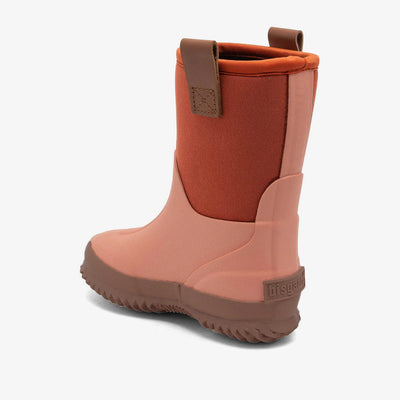 Neo Thermo Gummistøvle, Brick Rose, Bisgaard

‘Neo Thermo’ forener funktion, komfort og stil i én praktisk gummistøvle. Med sin smukke farve og fleksible pasform bliver den hurtigt en favorit til både kolde og regnfulde dage.