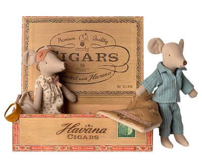 Mor & Far mus i cigaræske, Maileg