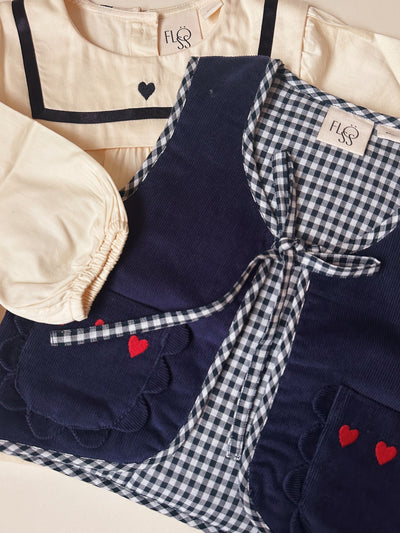Billie Vest, Navy Navy, Flöss