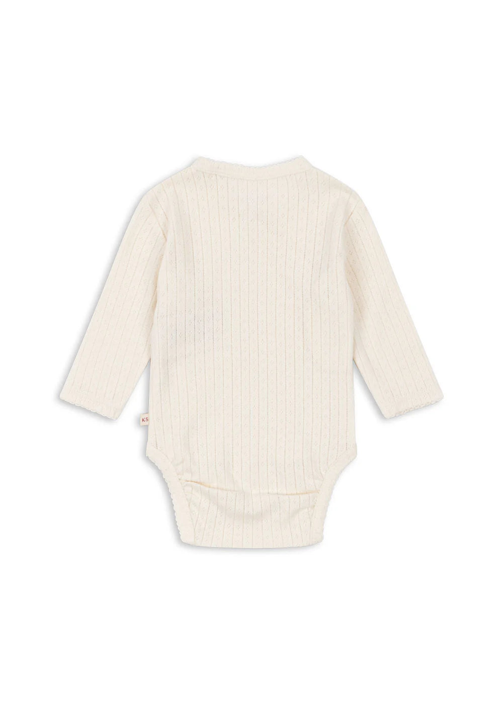 Minnie Newborn Body, Antique White fra Konges Sløjd

Blød bodystocking med slå-om-lukning. Bodyen har praktisk trykknapper der gør det nemt at klæde barnet på.

GOTS, økologisk, certificeret af CU1094701