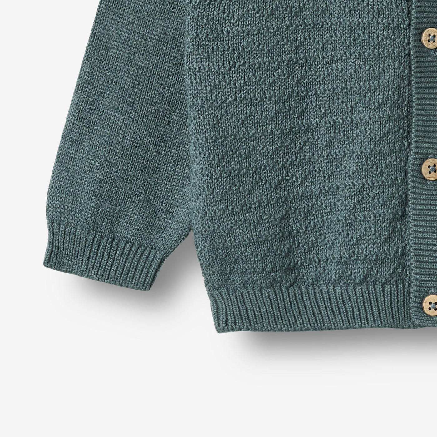 Strikket Cardigan, Bjørn, Stormy fra Wheat

Lækker langærmet strikcardigan i blød økologisk bomuld fra Wheat.