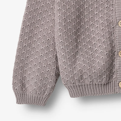 Strikket Cardigan, Magnella, Dusty Purple fra Wheat

Langærmet strikcardigan i blødt økologisk bomuld til børn.