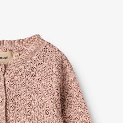 Lækker langærmet strikcardigan i blød økologisk bomuld fra Wheat.